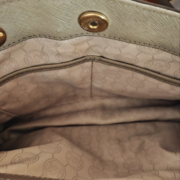 Michael Kors Saffiano Leather Cynthia Satchel ! - Picture 10 of 12